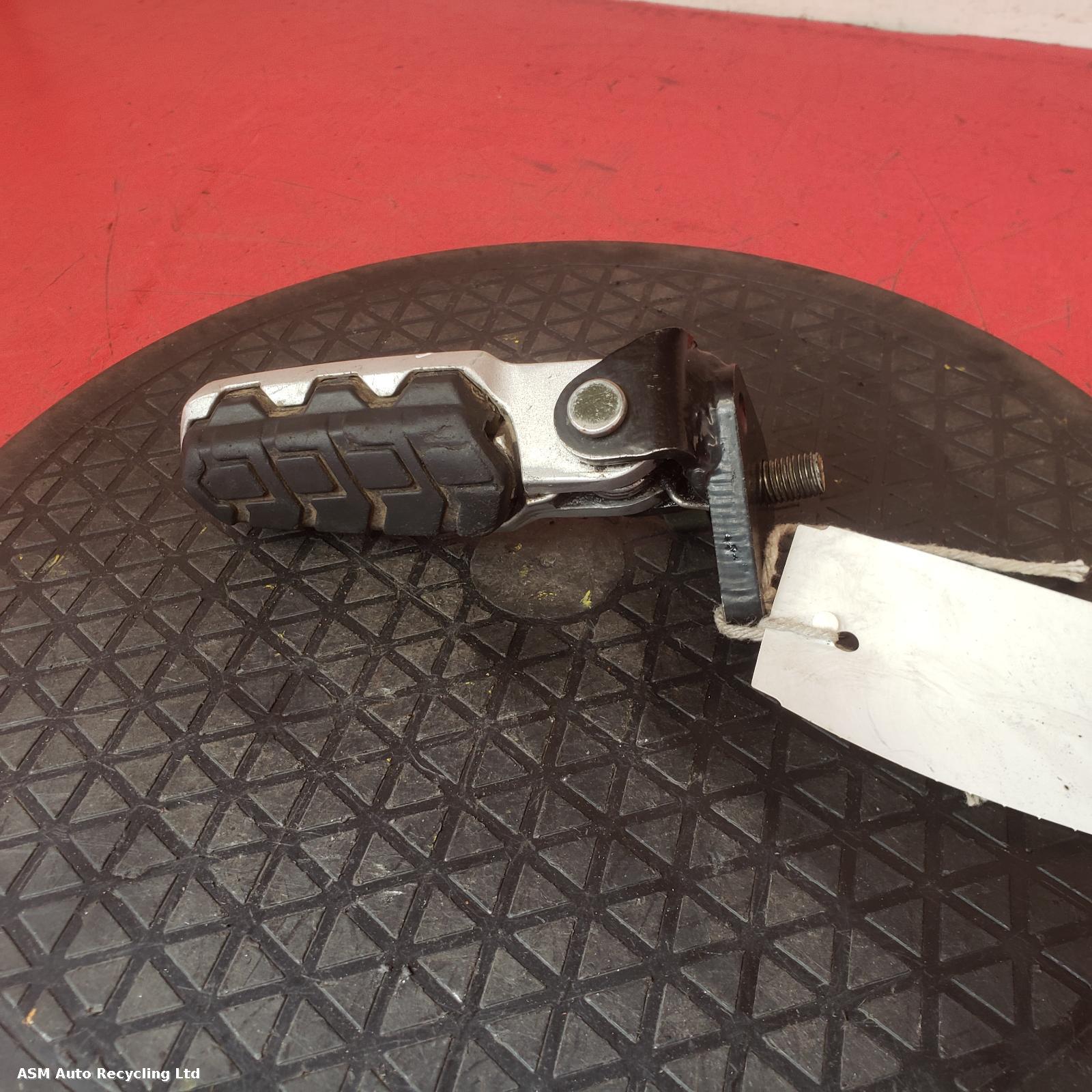View Auto part Left Footrest Bluroc Tracker 125 2023