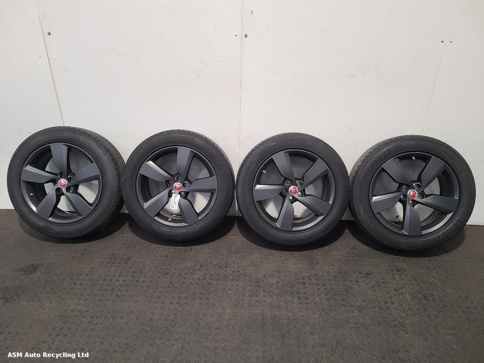 View Auto part Wheel Set Jaguar E Pace 2019