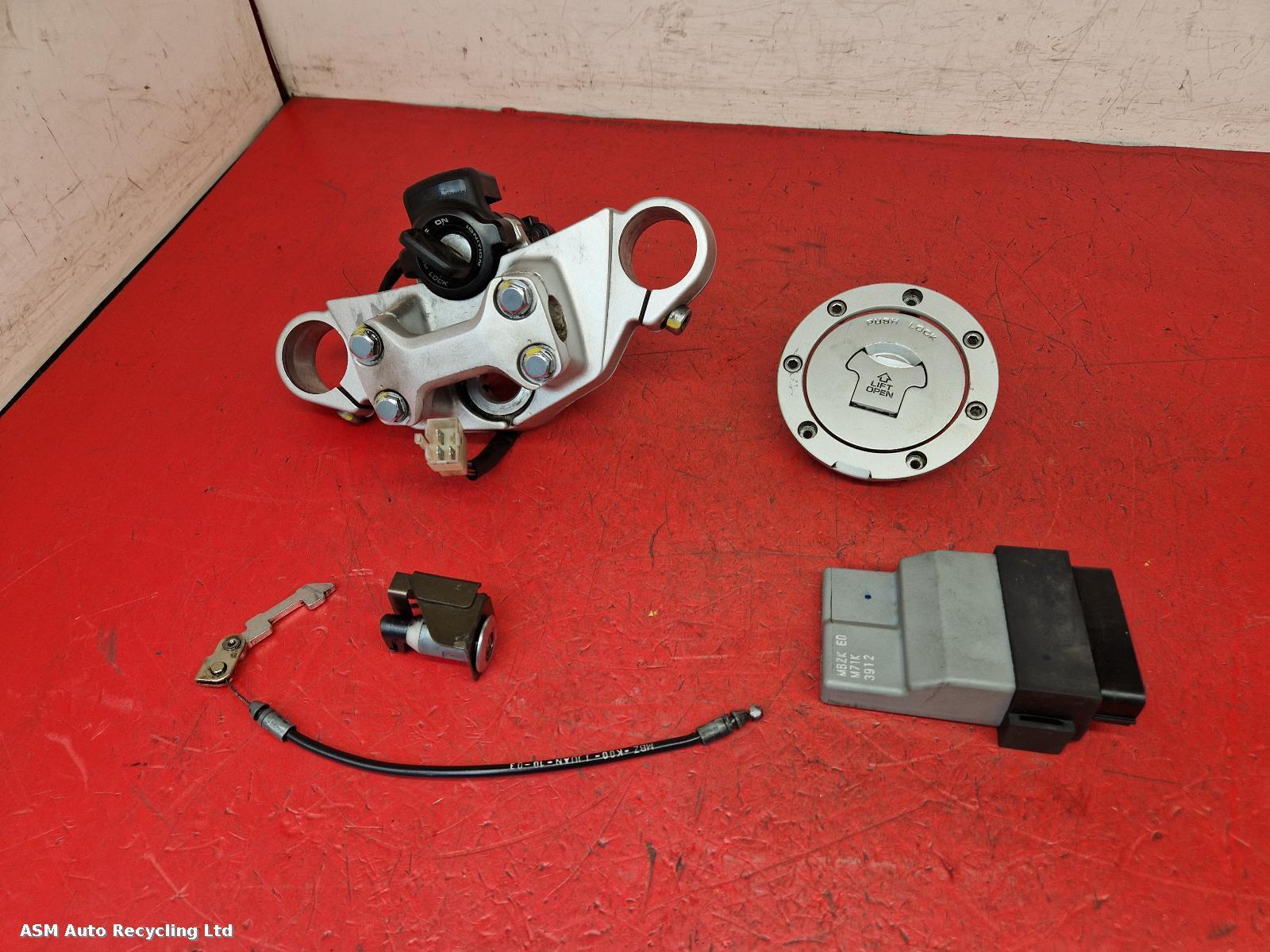 View Auto part Comp.Lock Set + Keys Honda Cb600f 2005