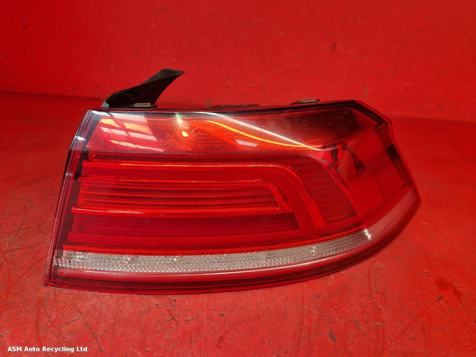 View Auto part R Taillight Volkswagen Passat 2015