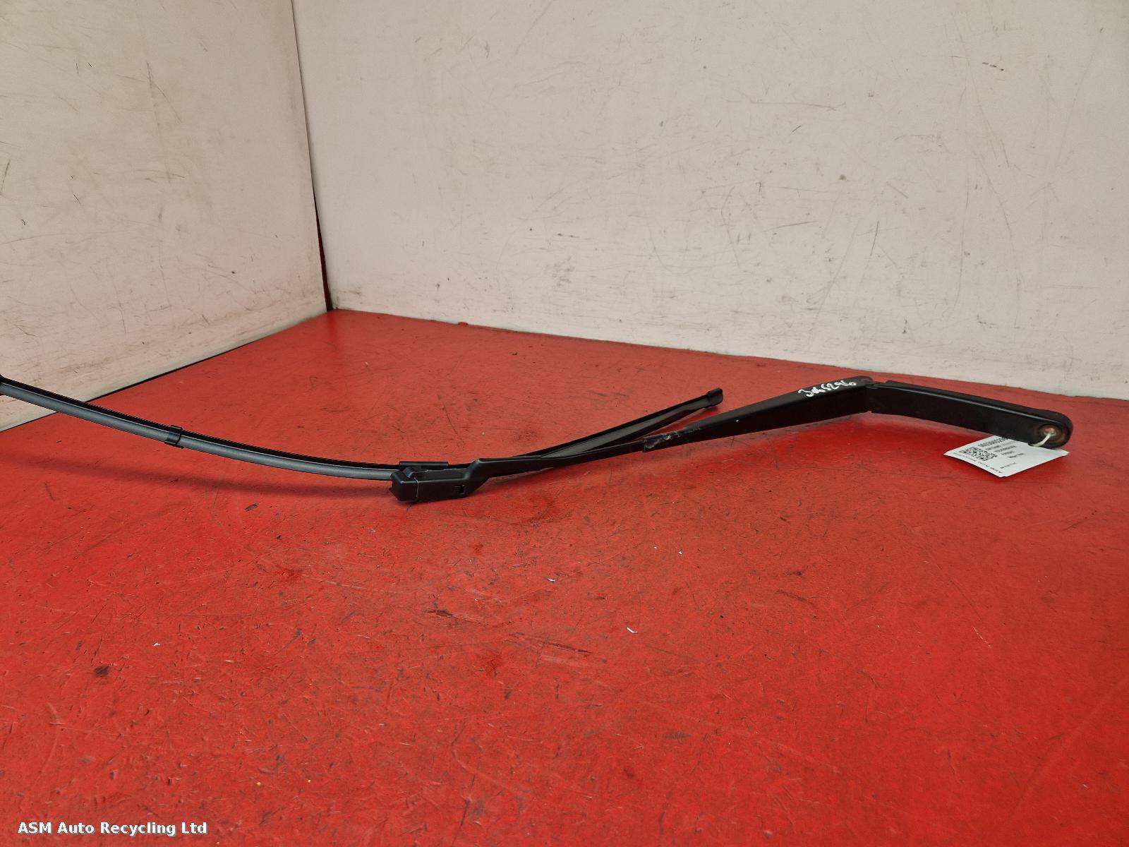 View Auto part Wiper Arm Volkswagen Passat 2015