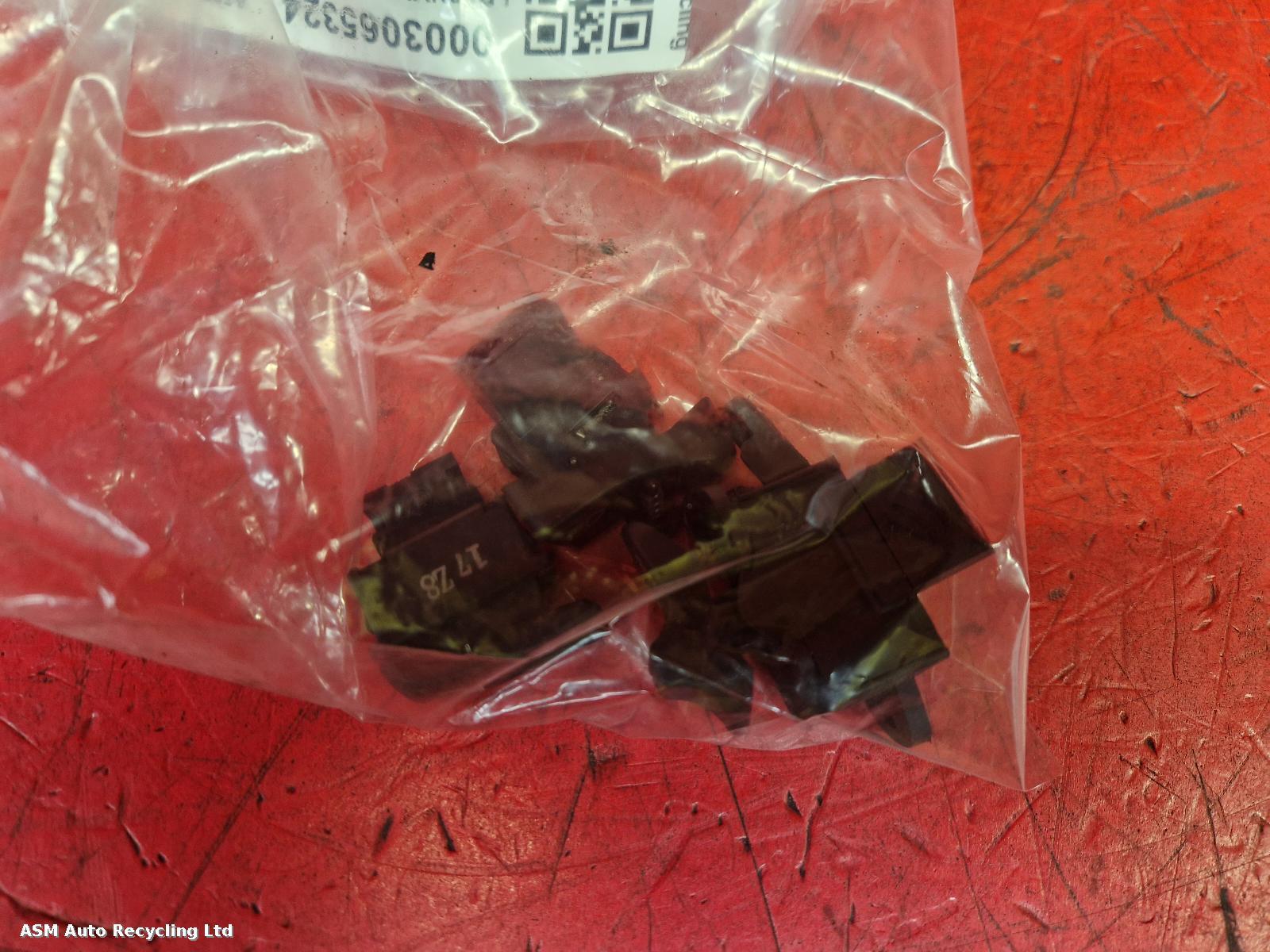 View Auto part LH Switch Gear Piaggio Vespa 2016