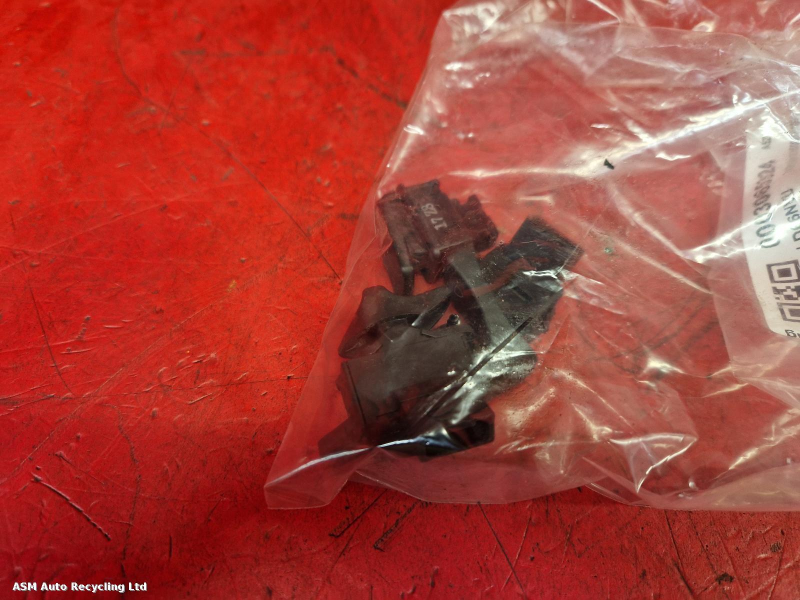 View Auto part LH Switch Gear Piaggio Vespa 2016