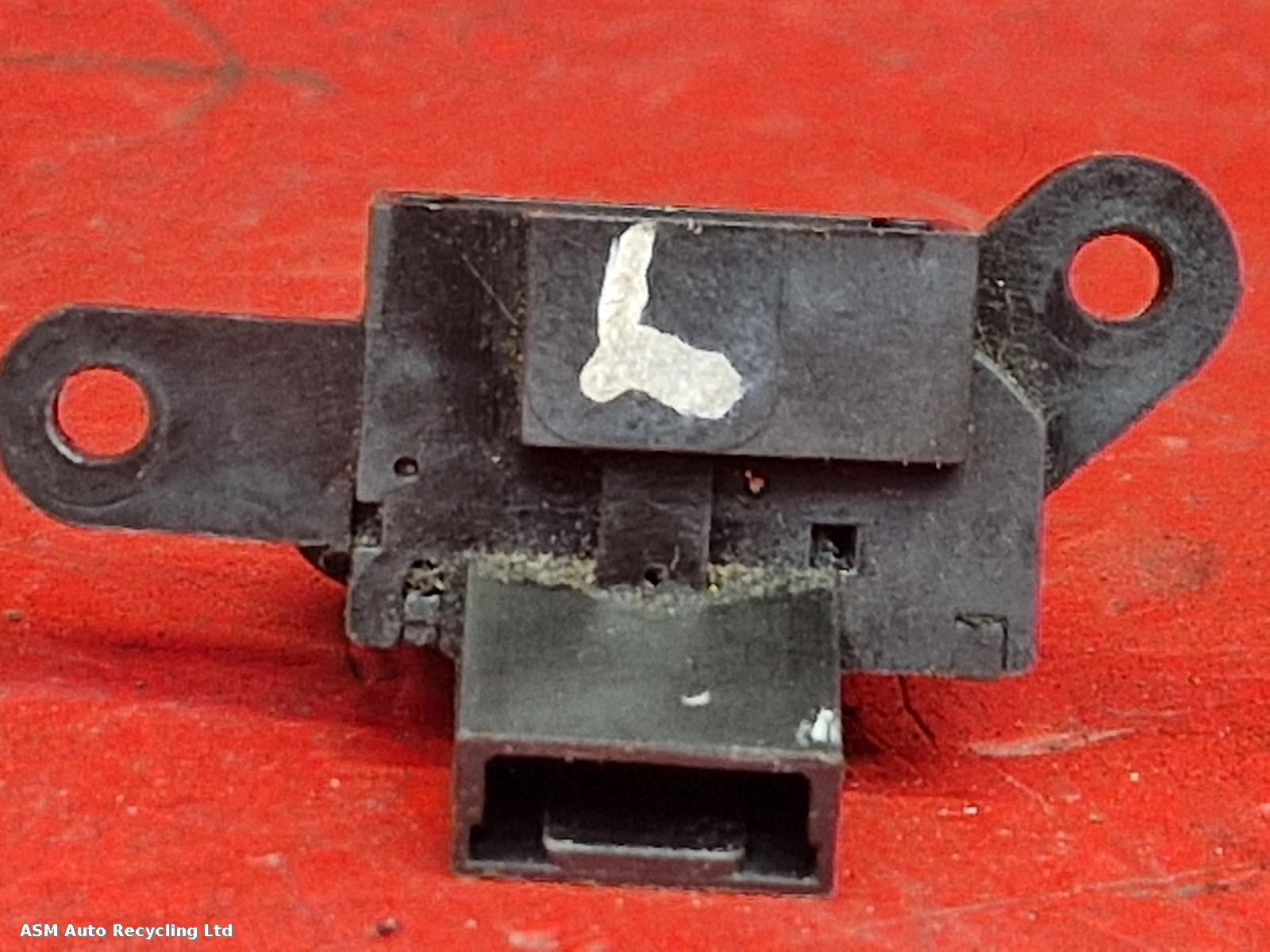 View Auto part LH Switch Gear Piaggio Vespa 2016