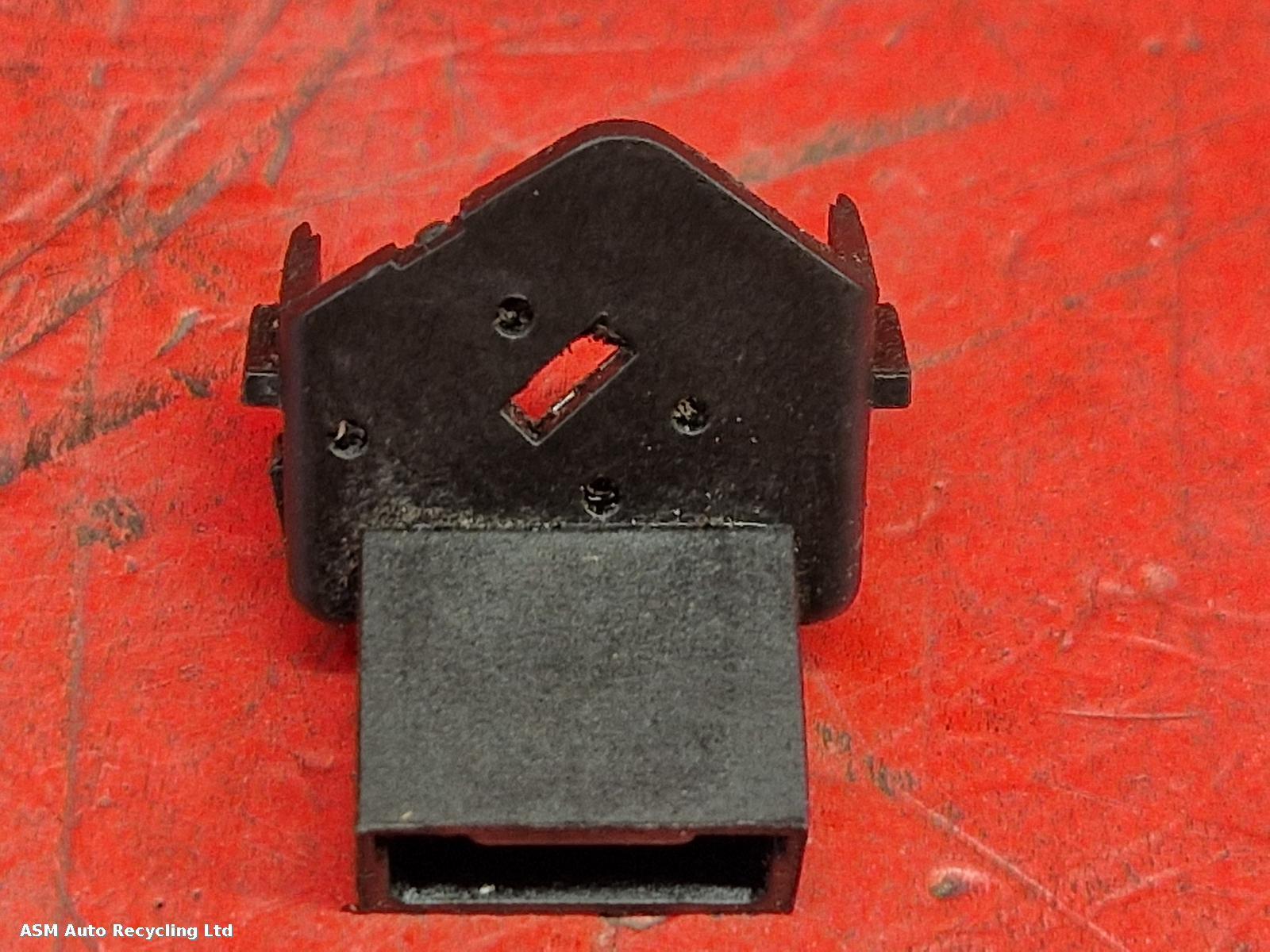 View Auto part RH Switch Gear Piaggio Vespa 2016