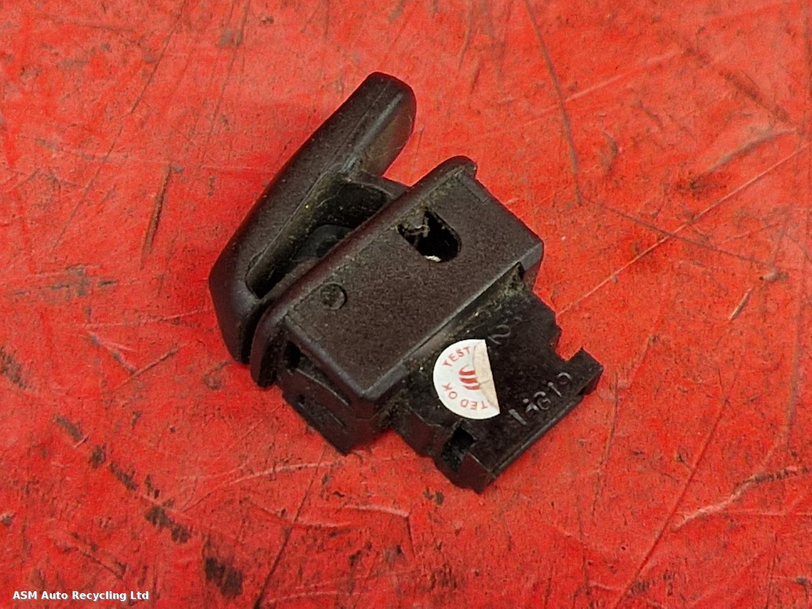 View Auto part RH Switch Gear Piaggio Vespa 2016