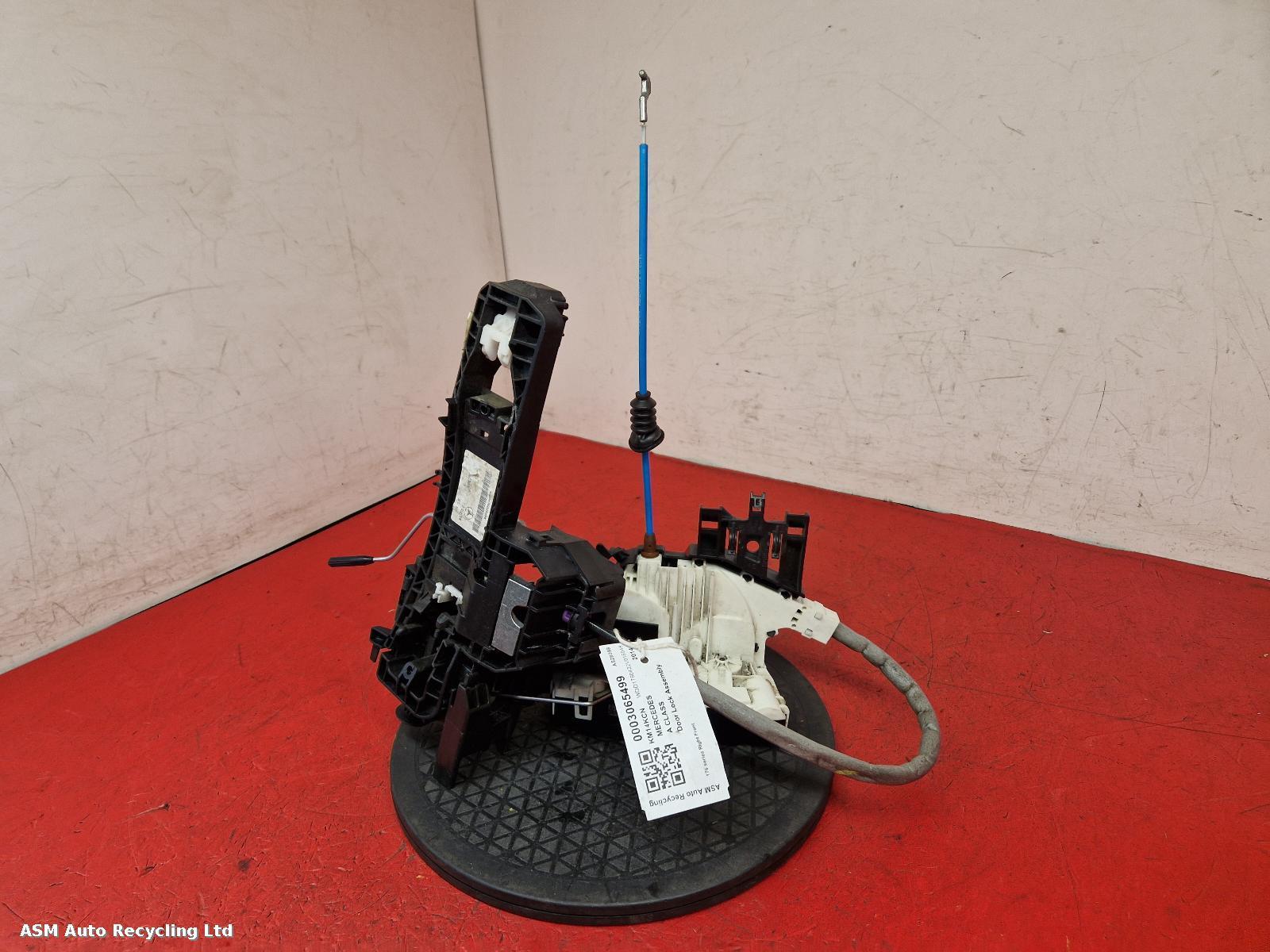 View Auto part Door Lock Assembly Mercedes A Class 2014
