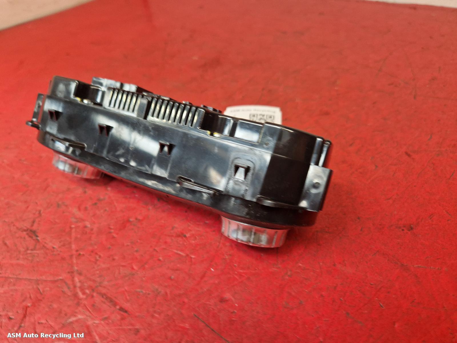 View Auto part Heater/AC Controller Mercedes A Class 2014