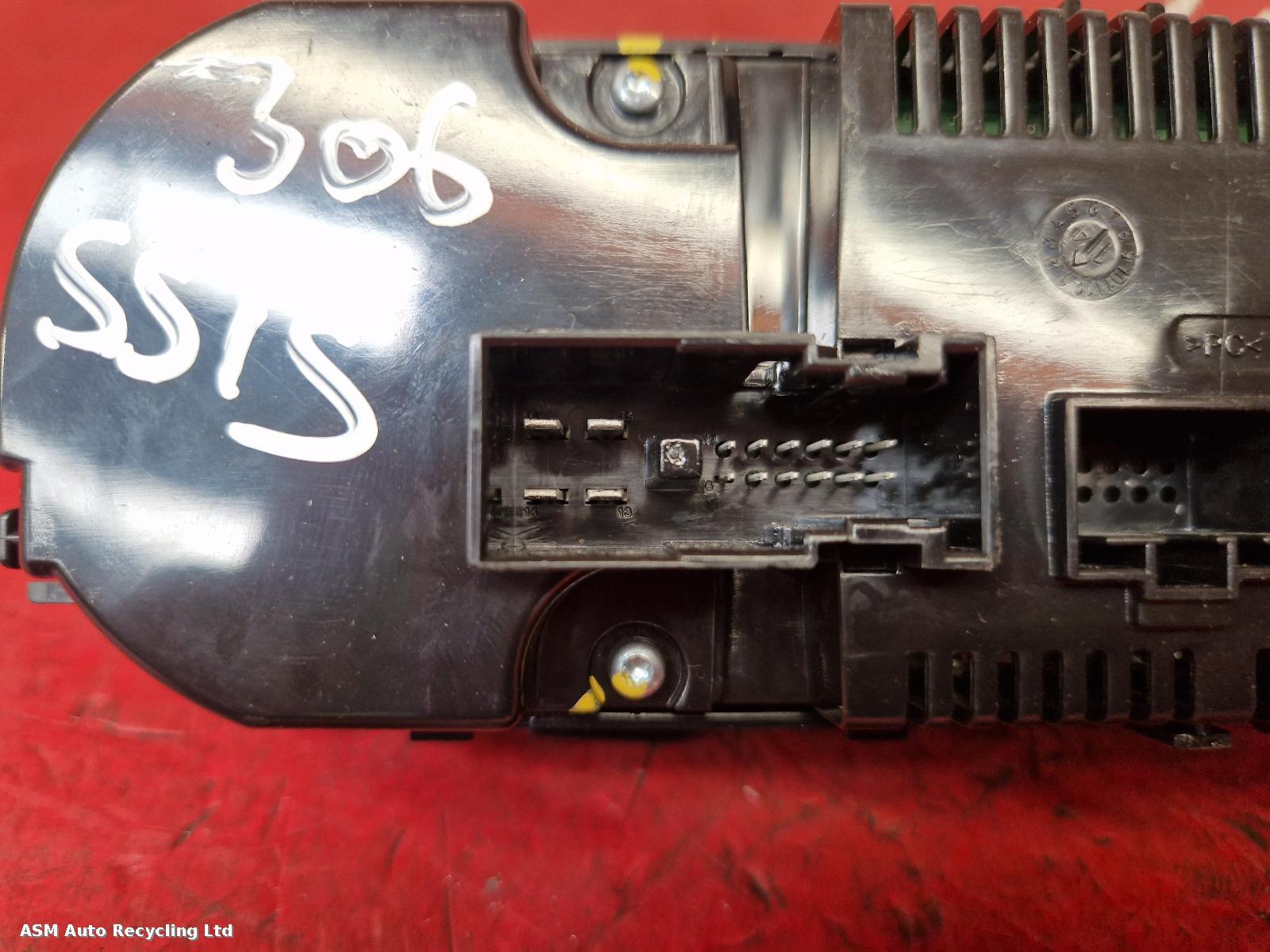 View Auto part Heater/AC Controller Mercedes A Class 2014