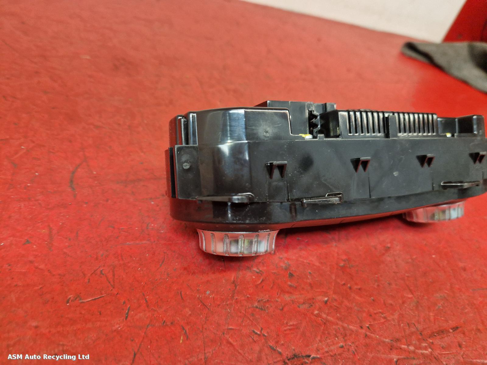 View Auto part Heater/AC Controller Mercedes A Class 2014