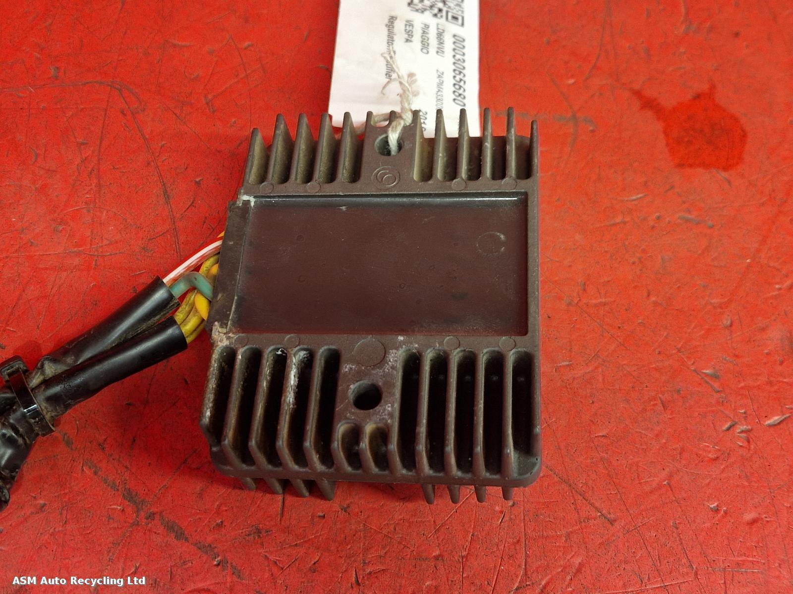 View Auto part Regulator/Rectifier Piaggio Vespa 2016