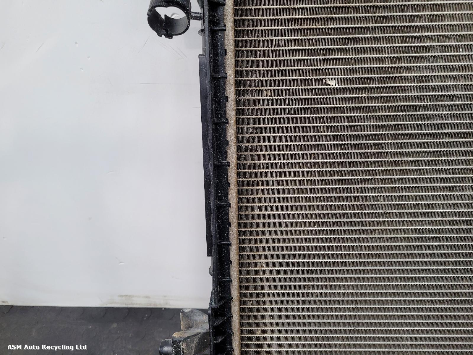 View Auto part Radiator Land Rover Defender 2021