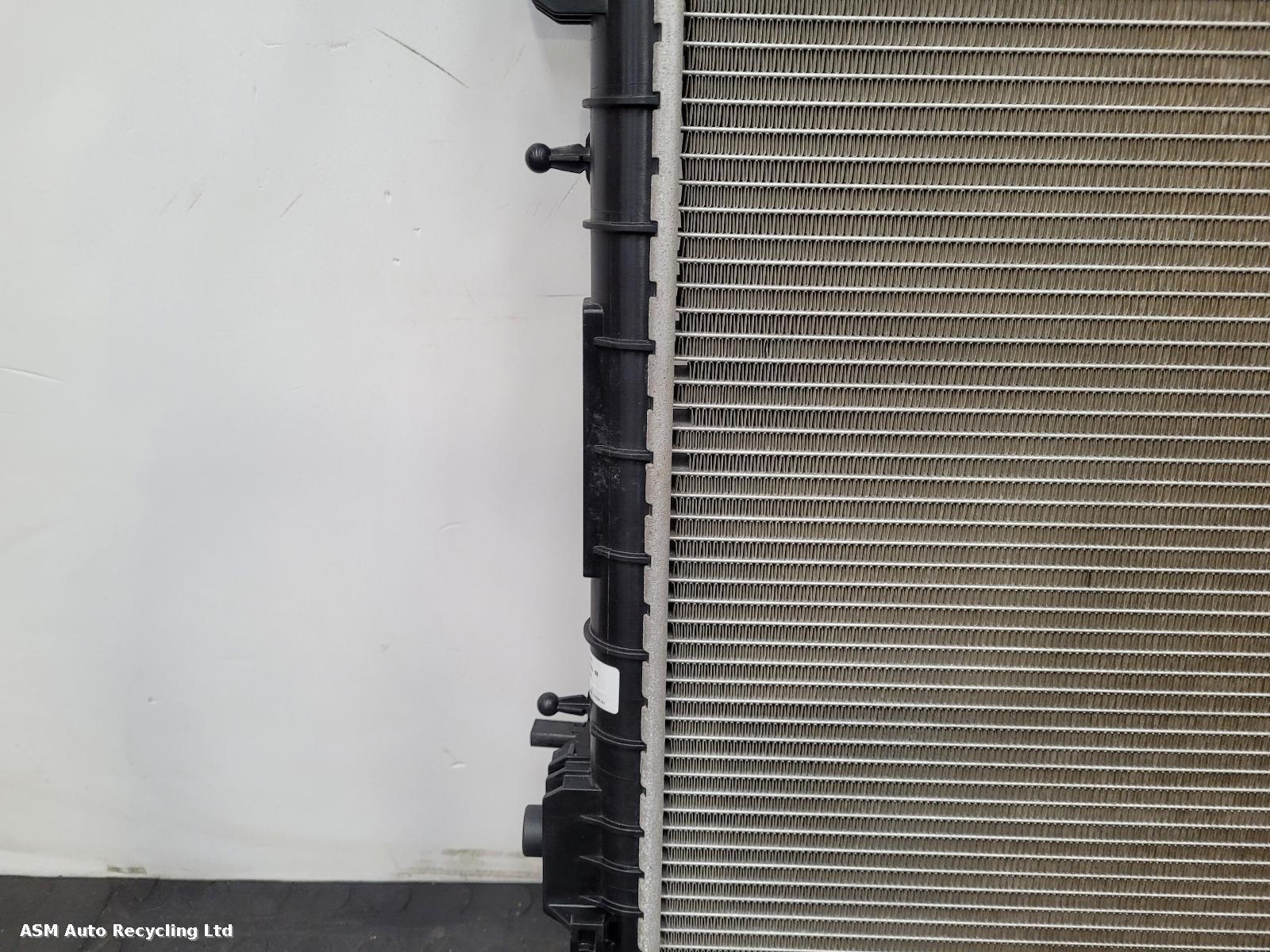 View Auto part Radiator Land Rover Defender 2021