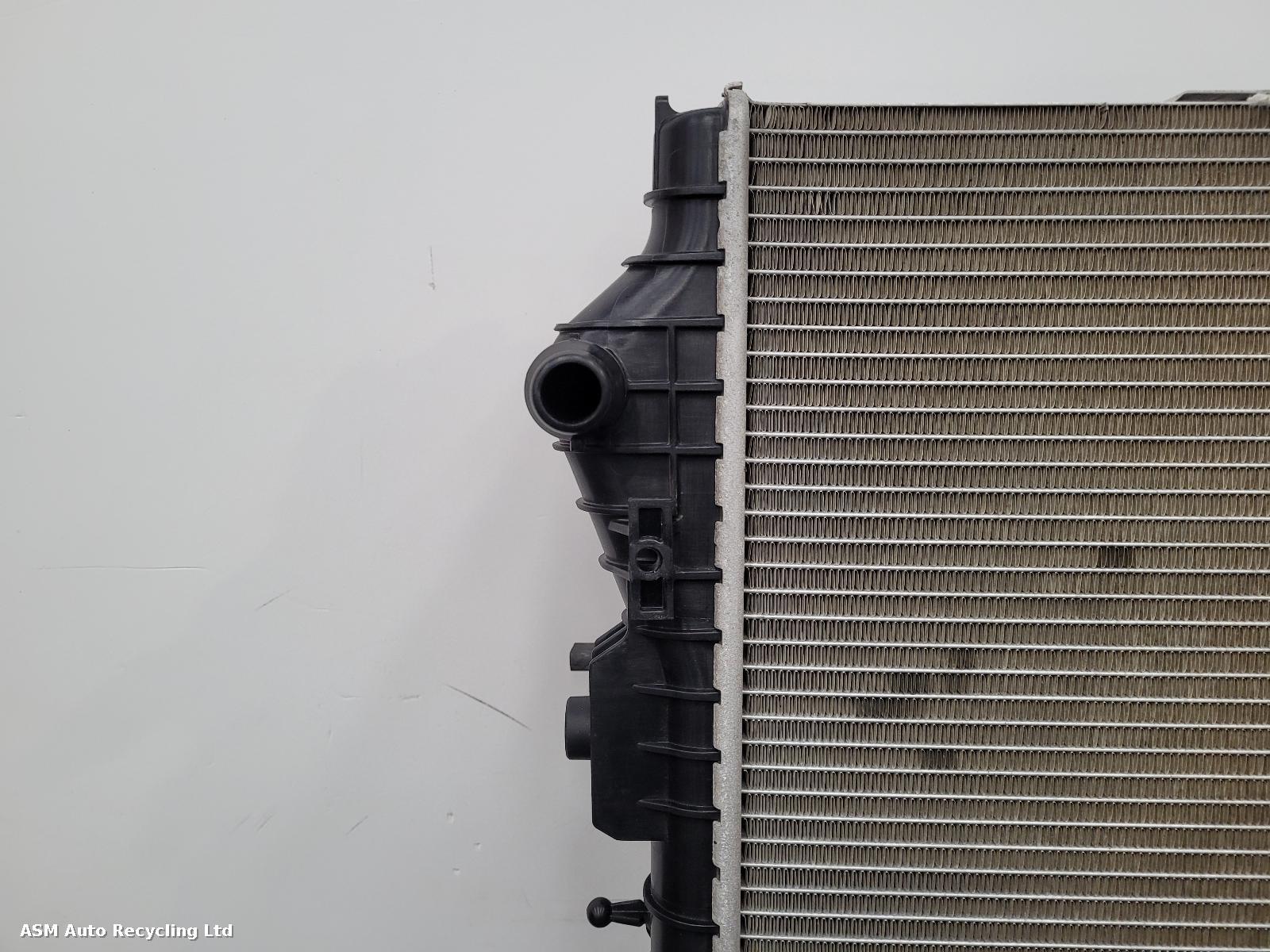 View Auto part Radiator Land Rover Defender 2021