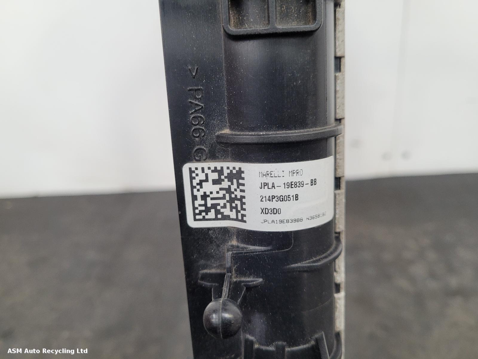 View Auto part Radiator Land Rover Defender 2021