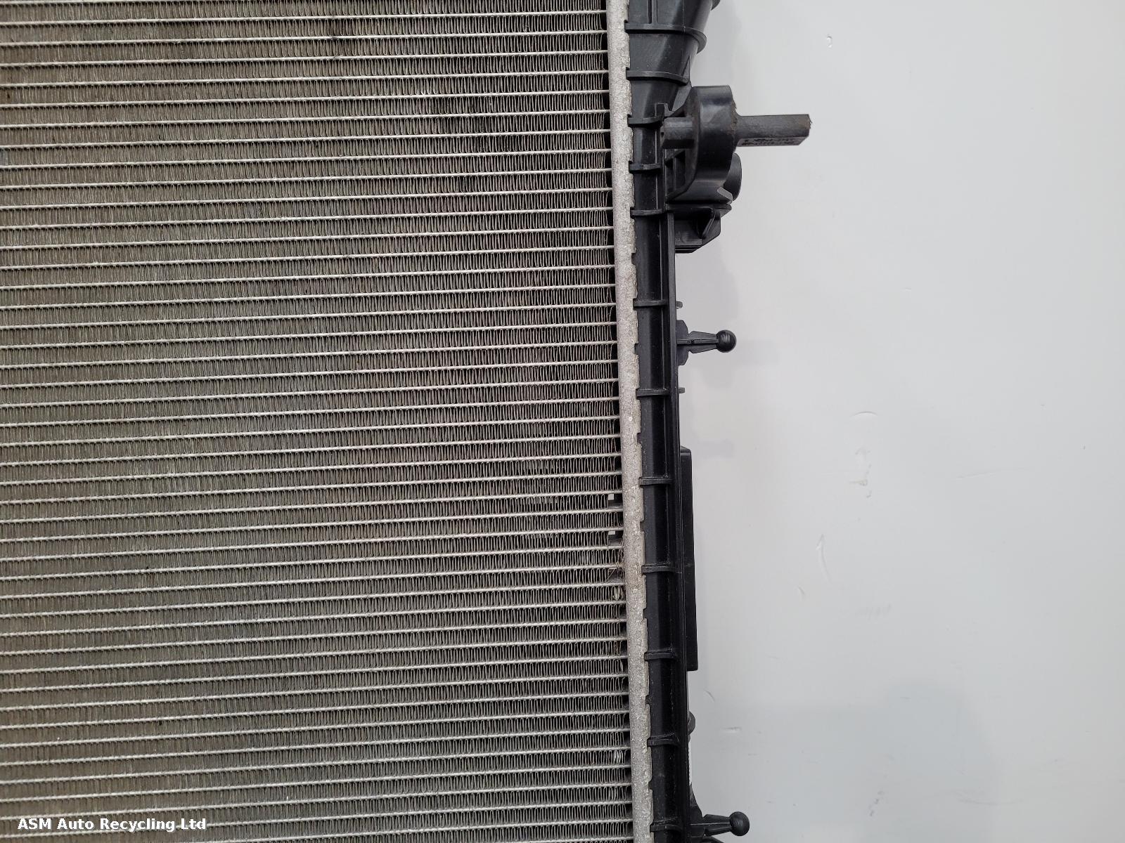 View Auto part Radiator Land Rover Defender 2021