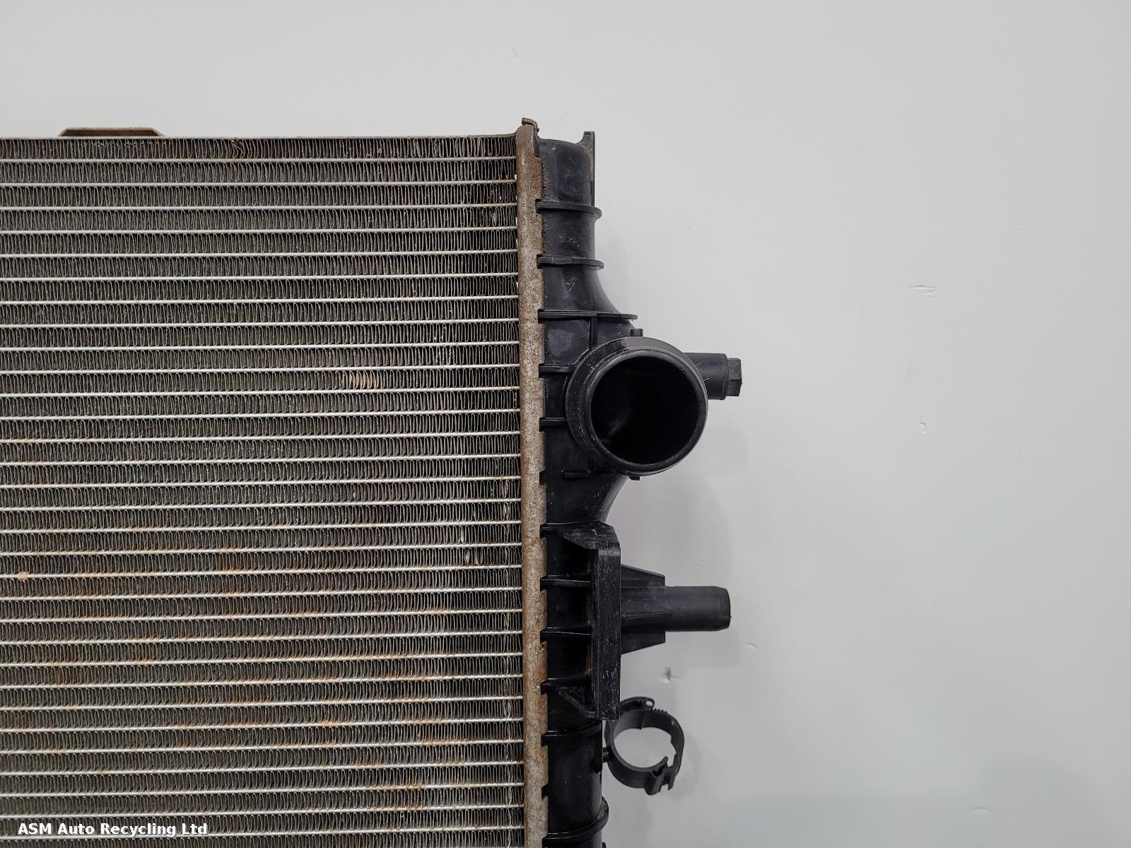 View Auto part Radiator Land Rover Defender 2021