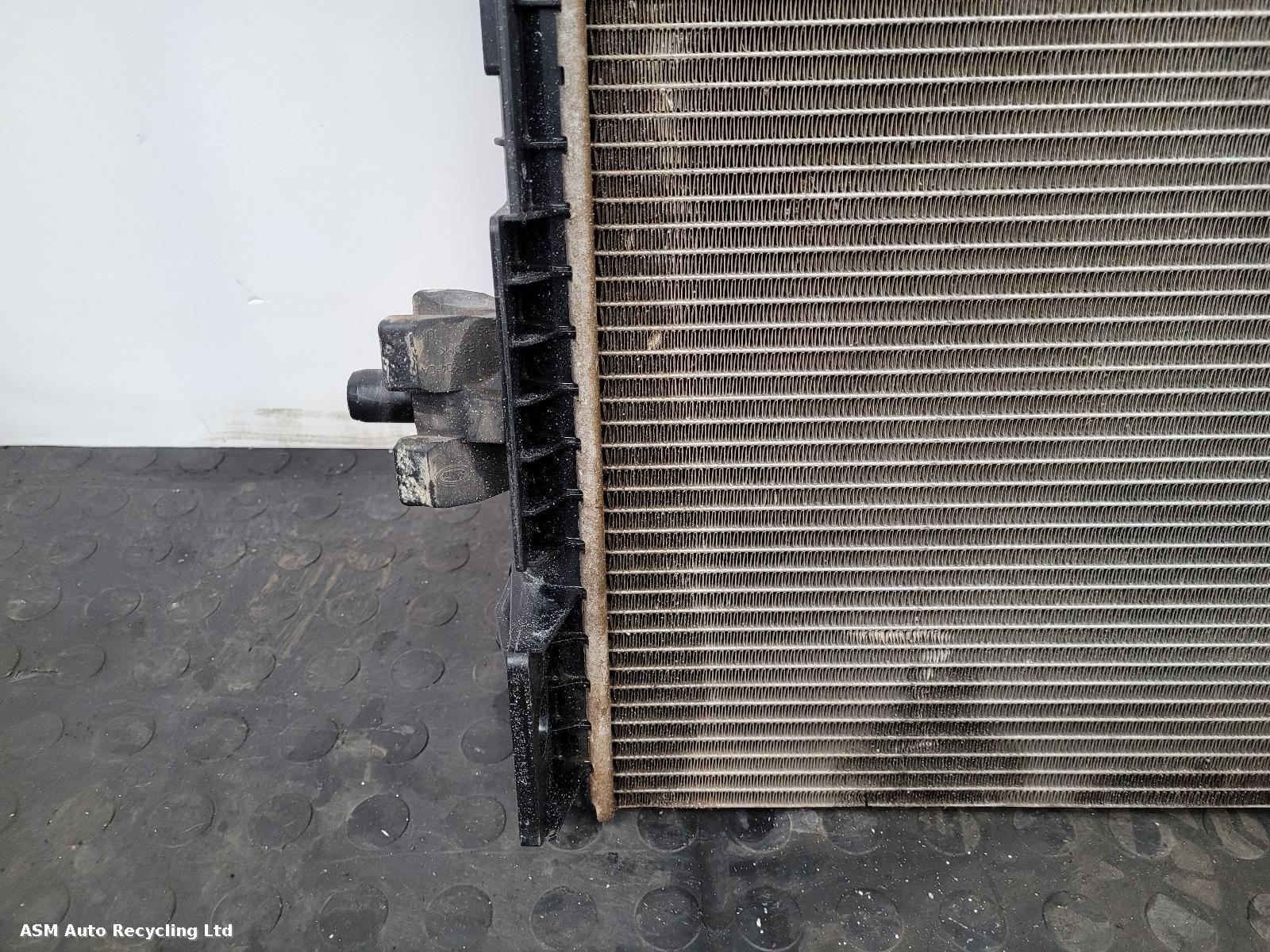 View Auto part Radiator Land Rover Defender 2021