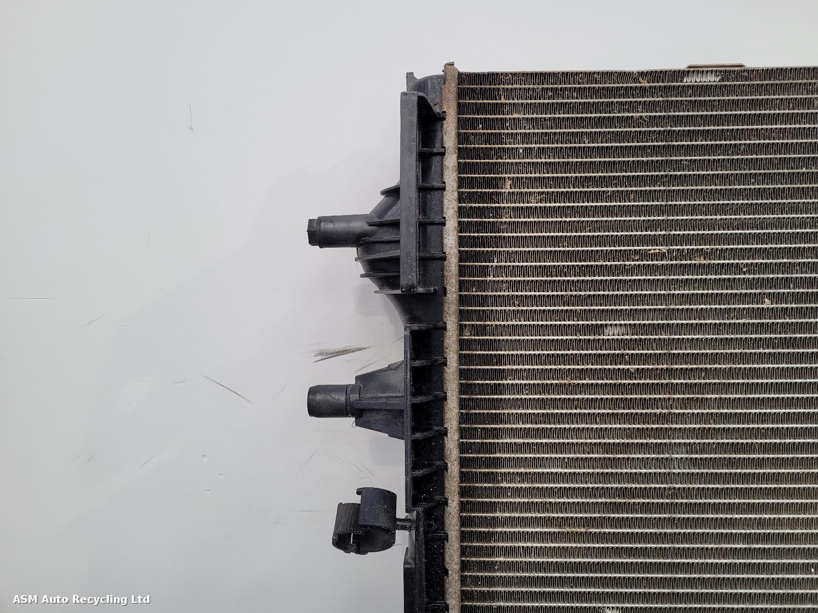View Auto part Radiator Land Rover Defender 2021