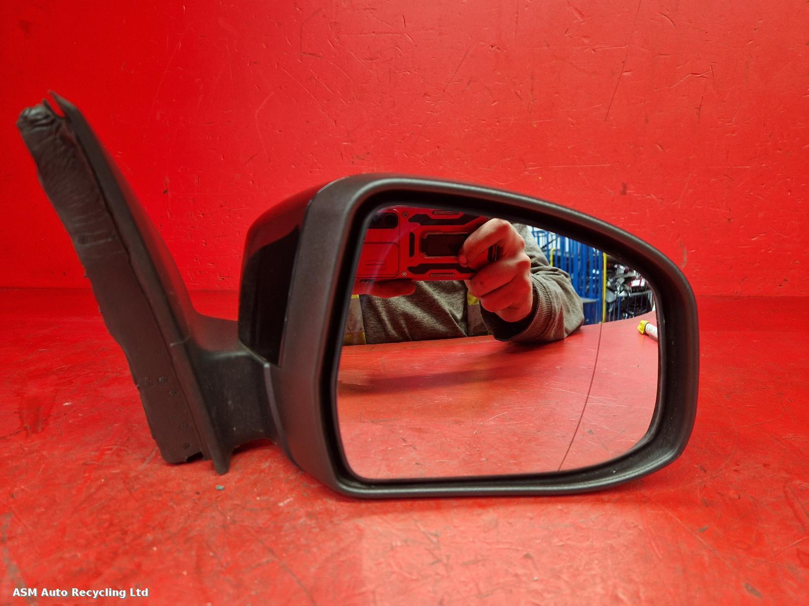 View Auto part R Door Mirror Ford Focus 2012
