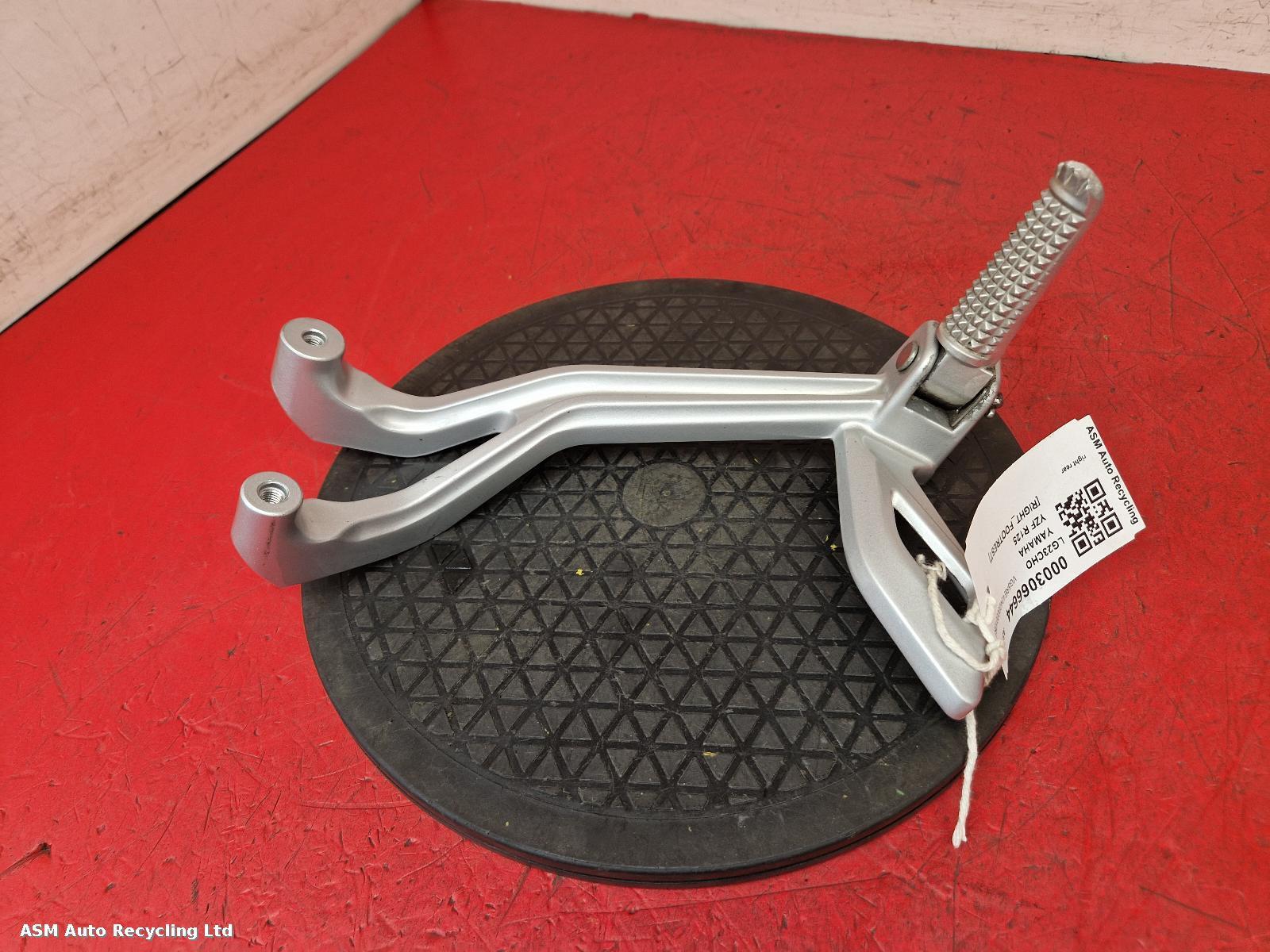 View Auto part Right Footrest Yamaha Yzf R125 2023