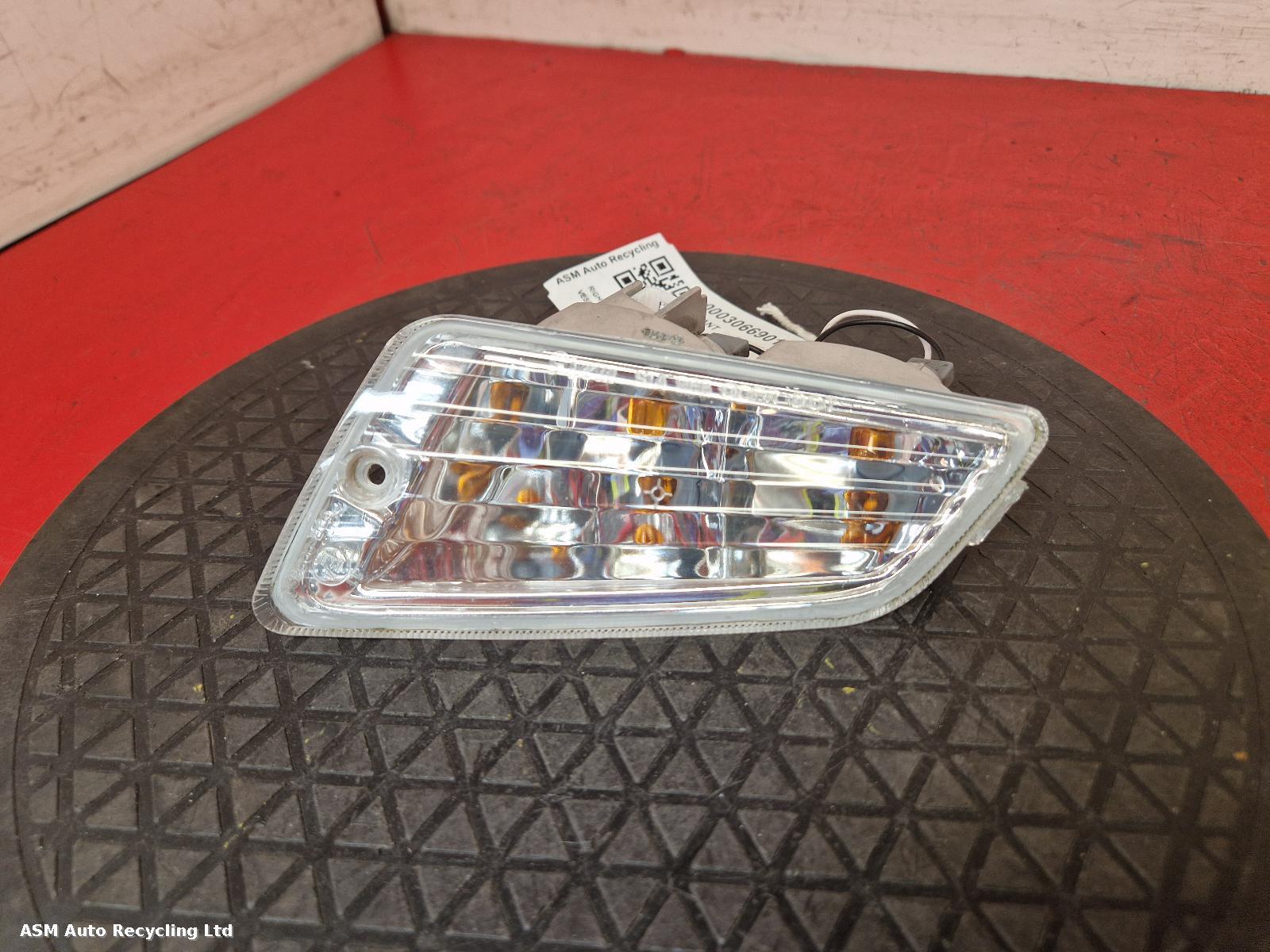 View Auto part R Repeater Lamp Piaggio Vespa 2013
