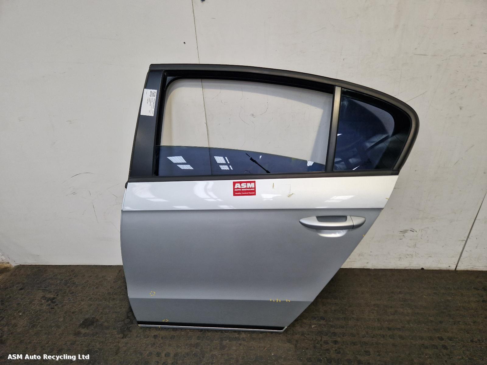 View Auto part L Rear Door Volkswagen Passat 2013