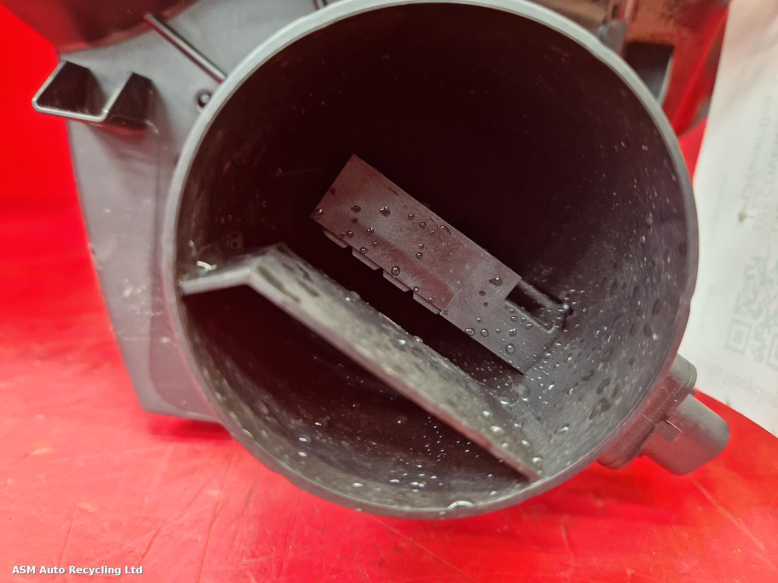 View Auto part Air Cleaner/Box Land Rover Discovery 2020