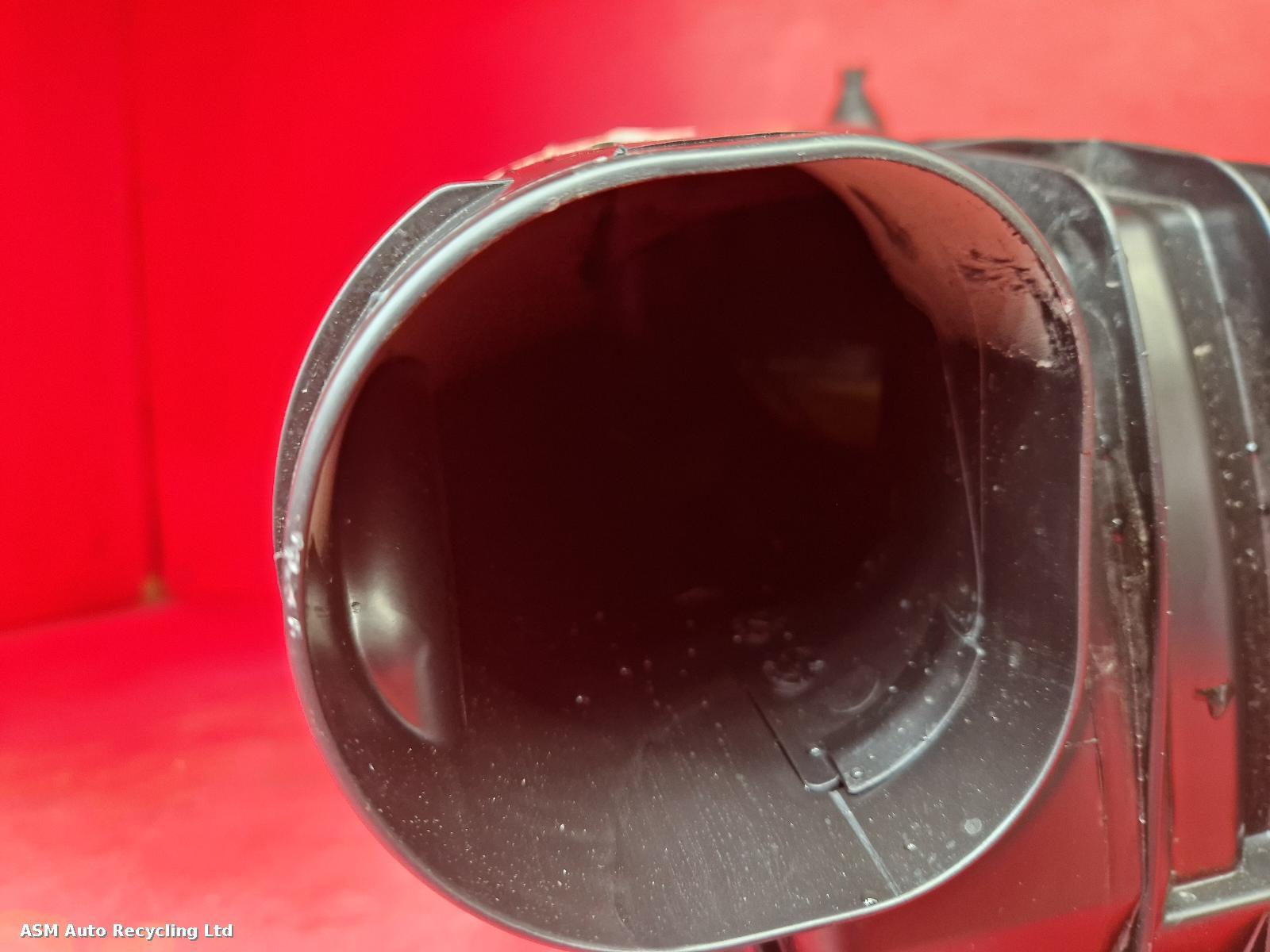 View Auto part Air Cleaner/Box Land Rover Discovery 2020