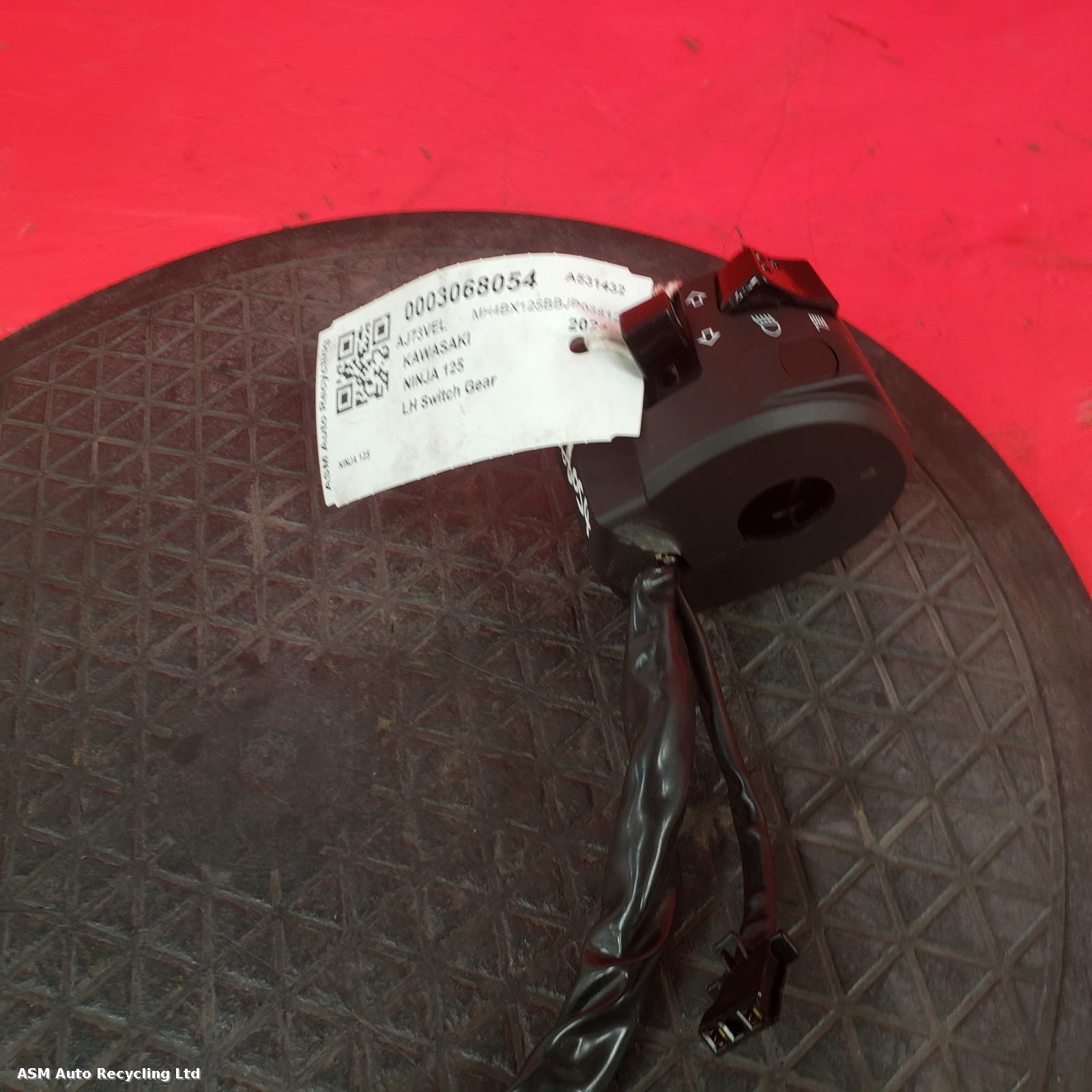 View Auto part LH Switch Gear Kawasaki Ninja 125 2024