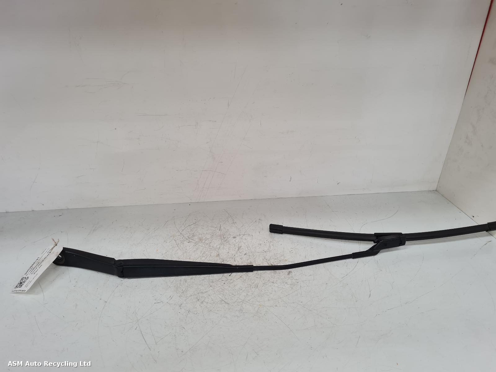 View Auto part Wiper Arm Land Rover Range Rover Velar 2019