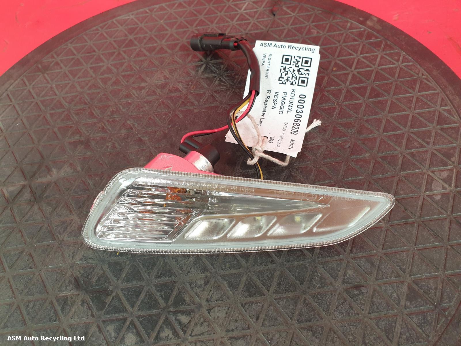 View Auto part R Repeater Lamp Piaggio Vespa 2019
