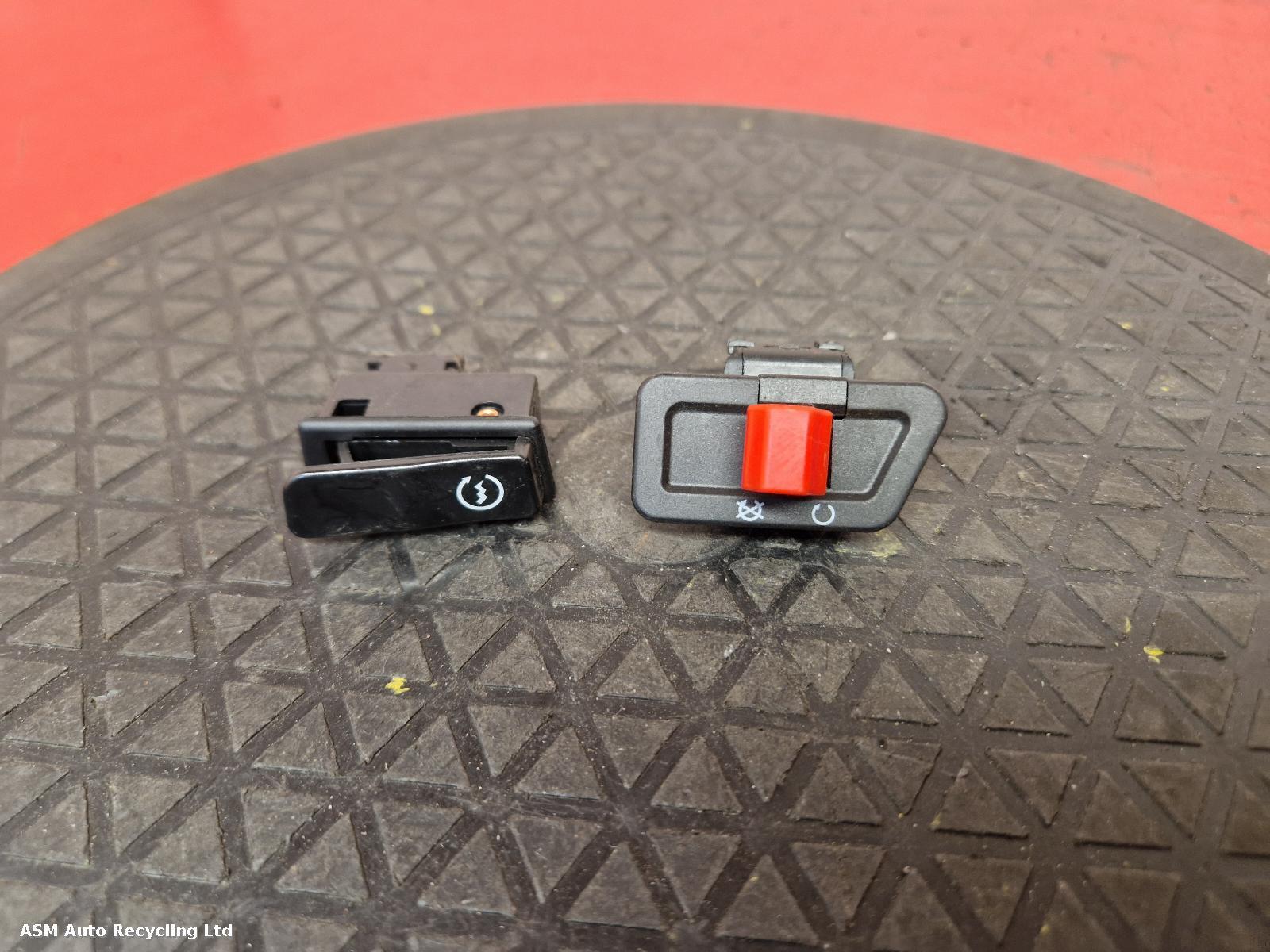 View Auto part RH Switch Gear Sinnis Connect 125 2022