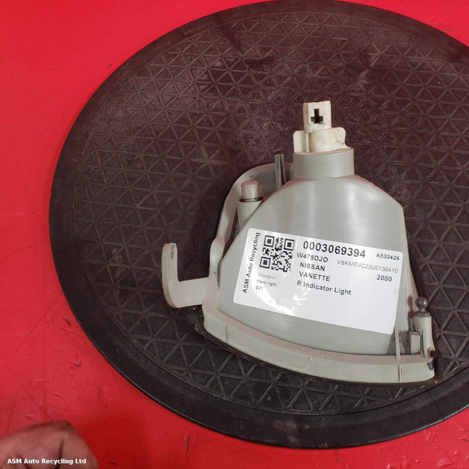 View Auto part R Indicator Light Nissan Vanette 2000