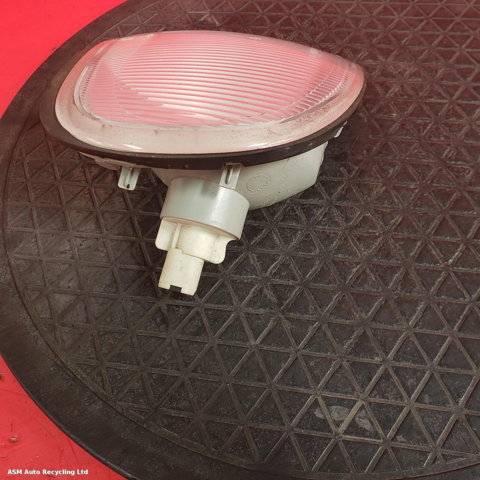 View Auto part R Indicator Light Nissan Vanette 2000