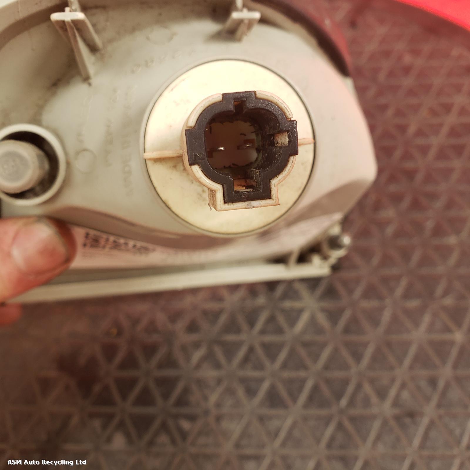 View Auto part R Indicator Light Nissan Vanette 2000
