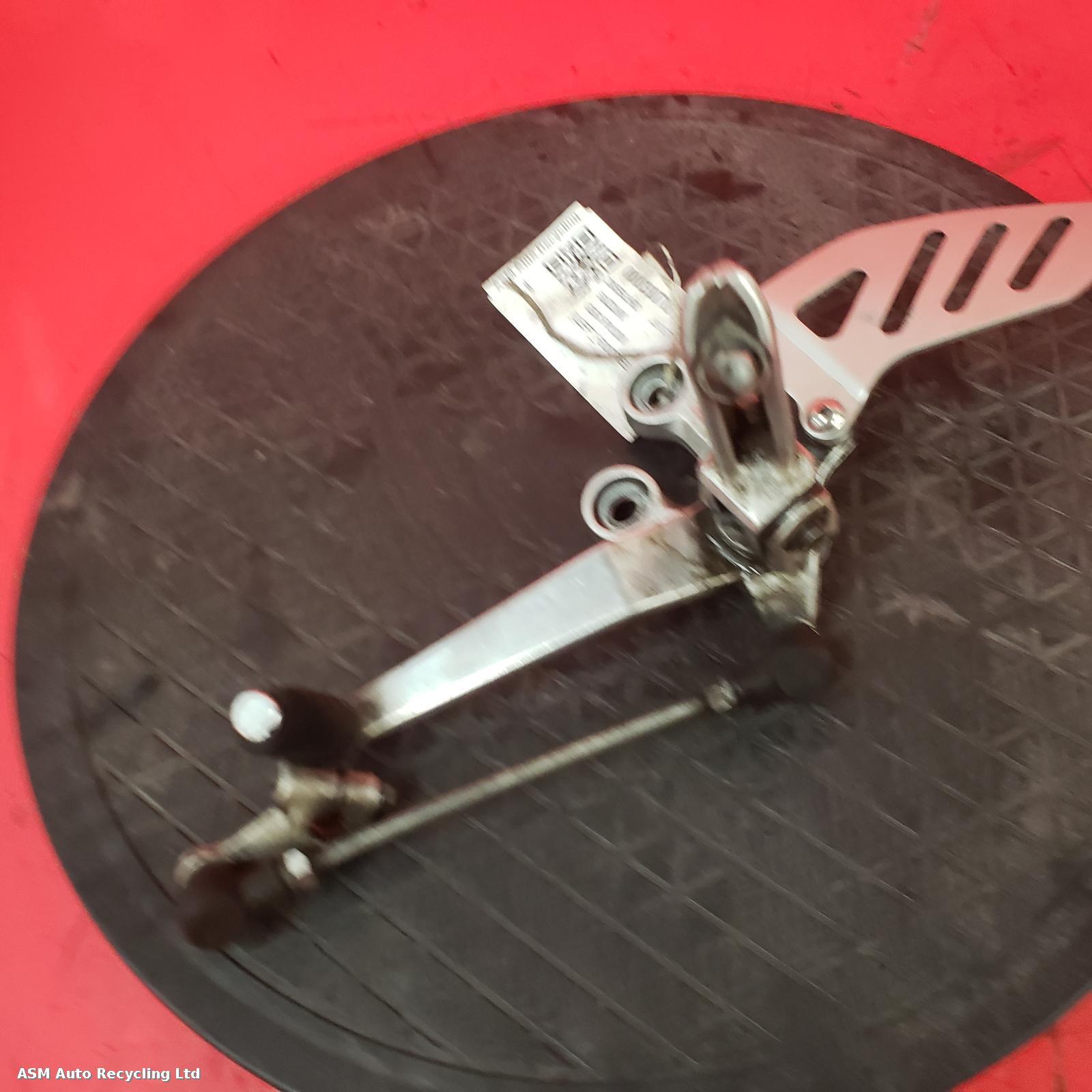 View Auto part Left Footrest Suzuki Gsx R1000 2006