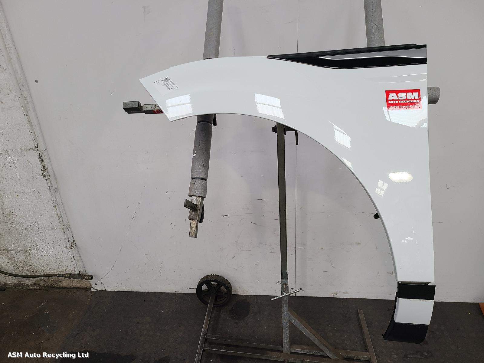 View Auto part L Wing Land Rover Range Rover Evoque 2021