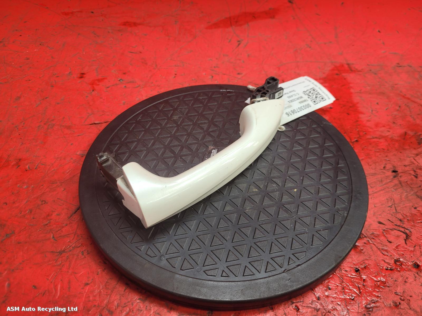 View Auto part Door Handle Mercedes C Class 2016