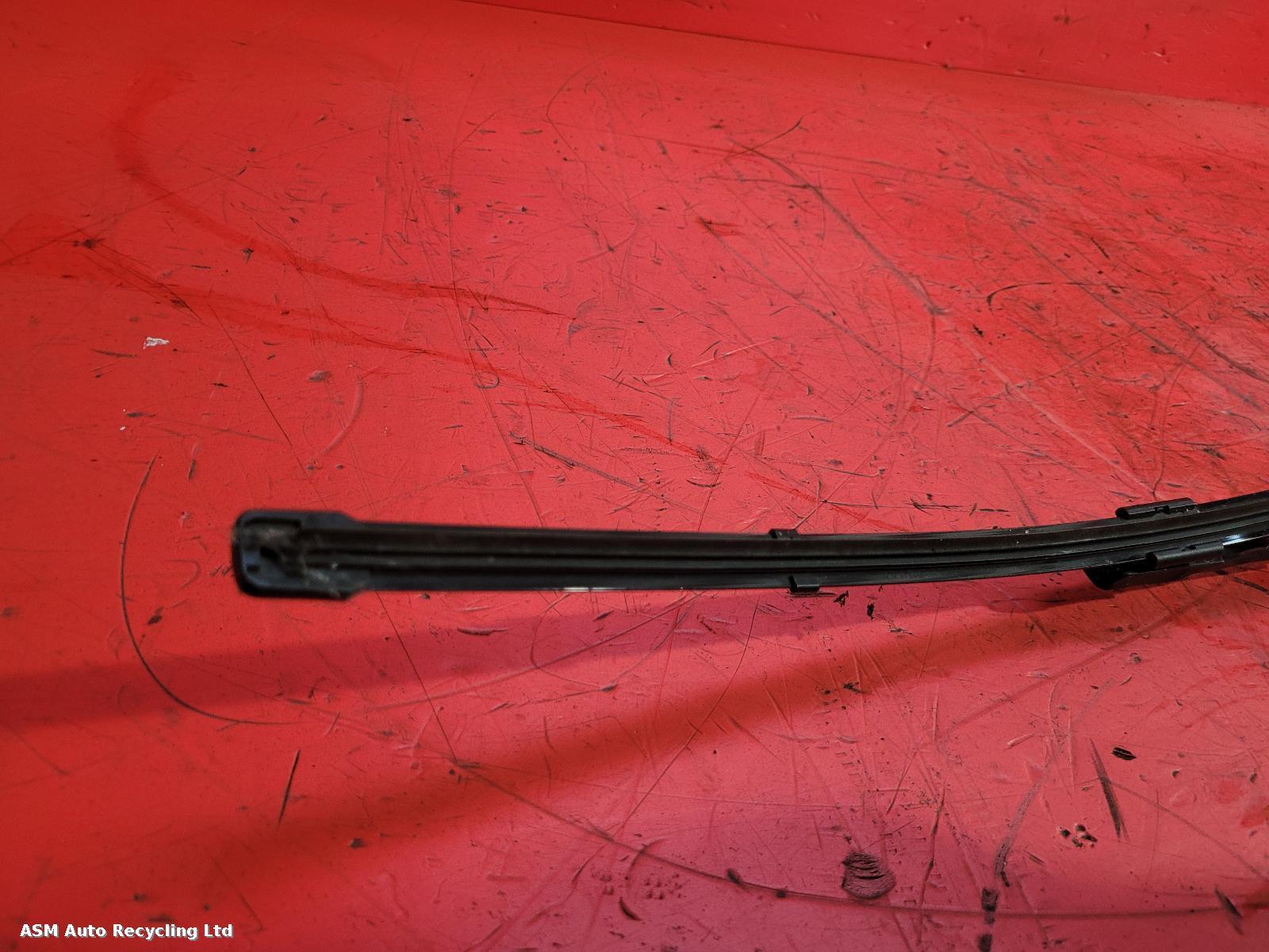 View Auto part Wiper Arm Mercedes C Class 2016