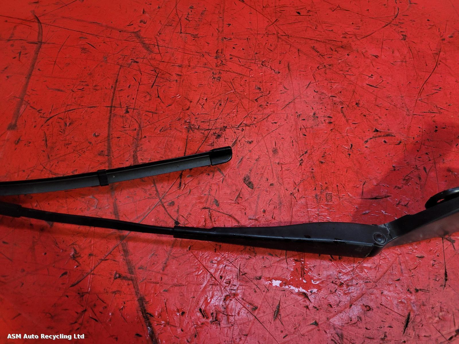 View Auto part Wiper Arm Mercedes C Class 2016