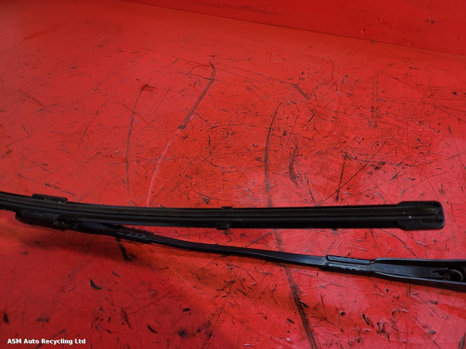 View Auto part Wiper Arm Mercedes C Class 2016
