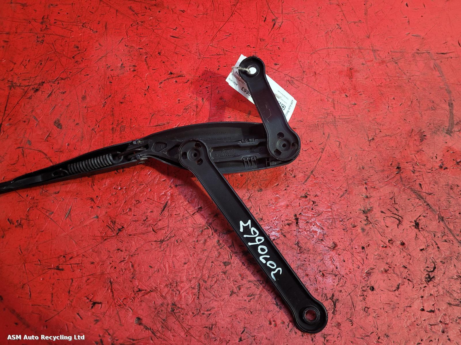 View Auto part Wiper Arm Mercedes C Class 2016