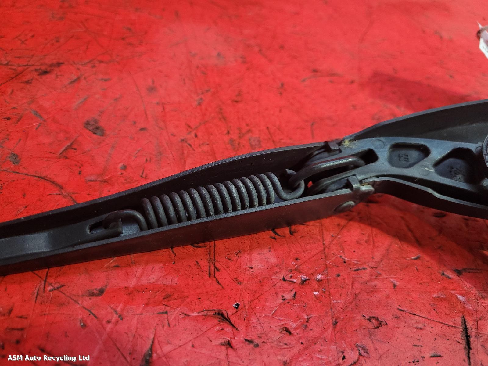 View Auto part Wiper Arm Mercedes C Class 2016
