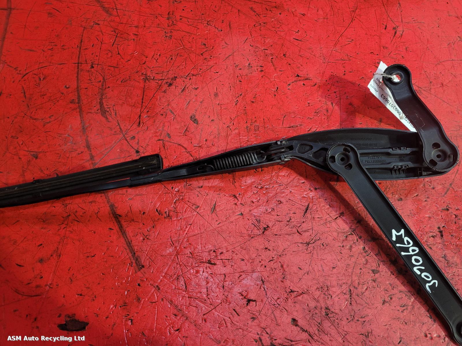 View Auto part Wiper Arm Mercedes C Class 2016