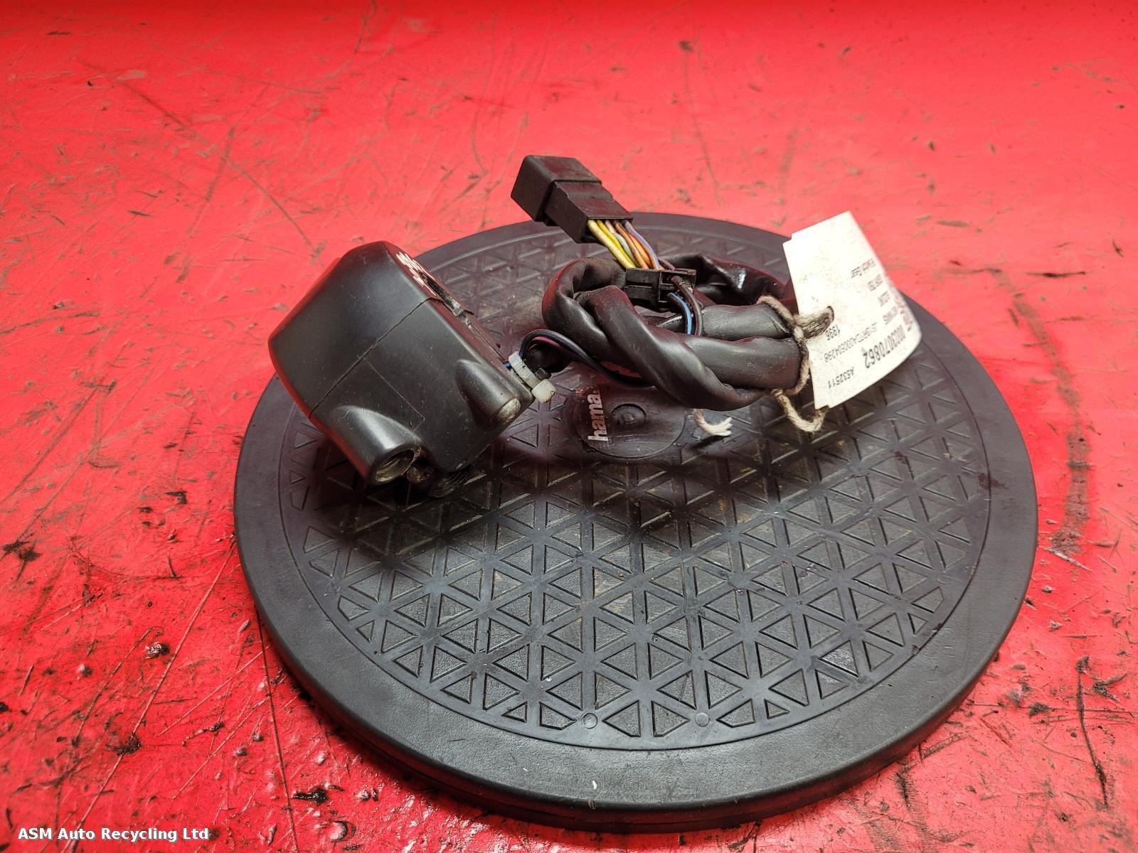 View Auto part RH Switch Gear Suzuki Gsxr 750 1996