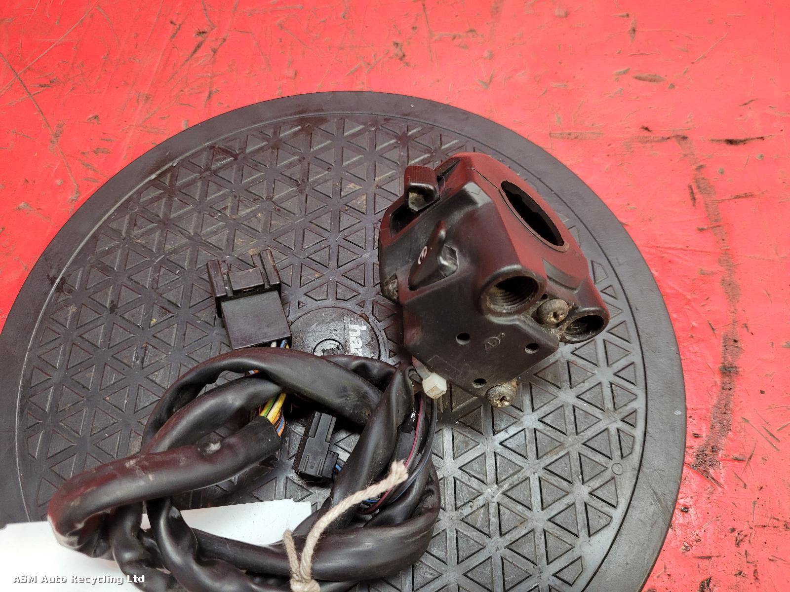 View Auto part RH Switch Gear Suzuki Gsxr 750 1996