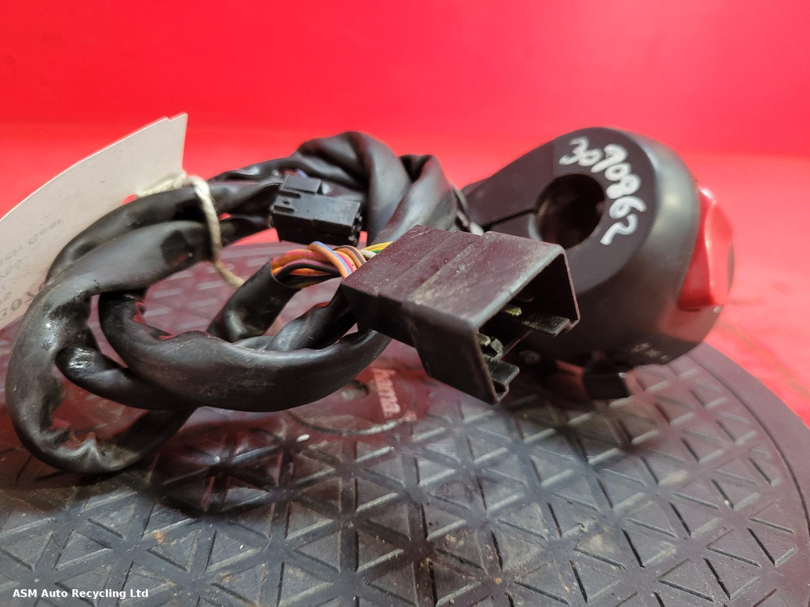 View Auto part RH Switch Gear Suzuki Gsxr 750 1996