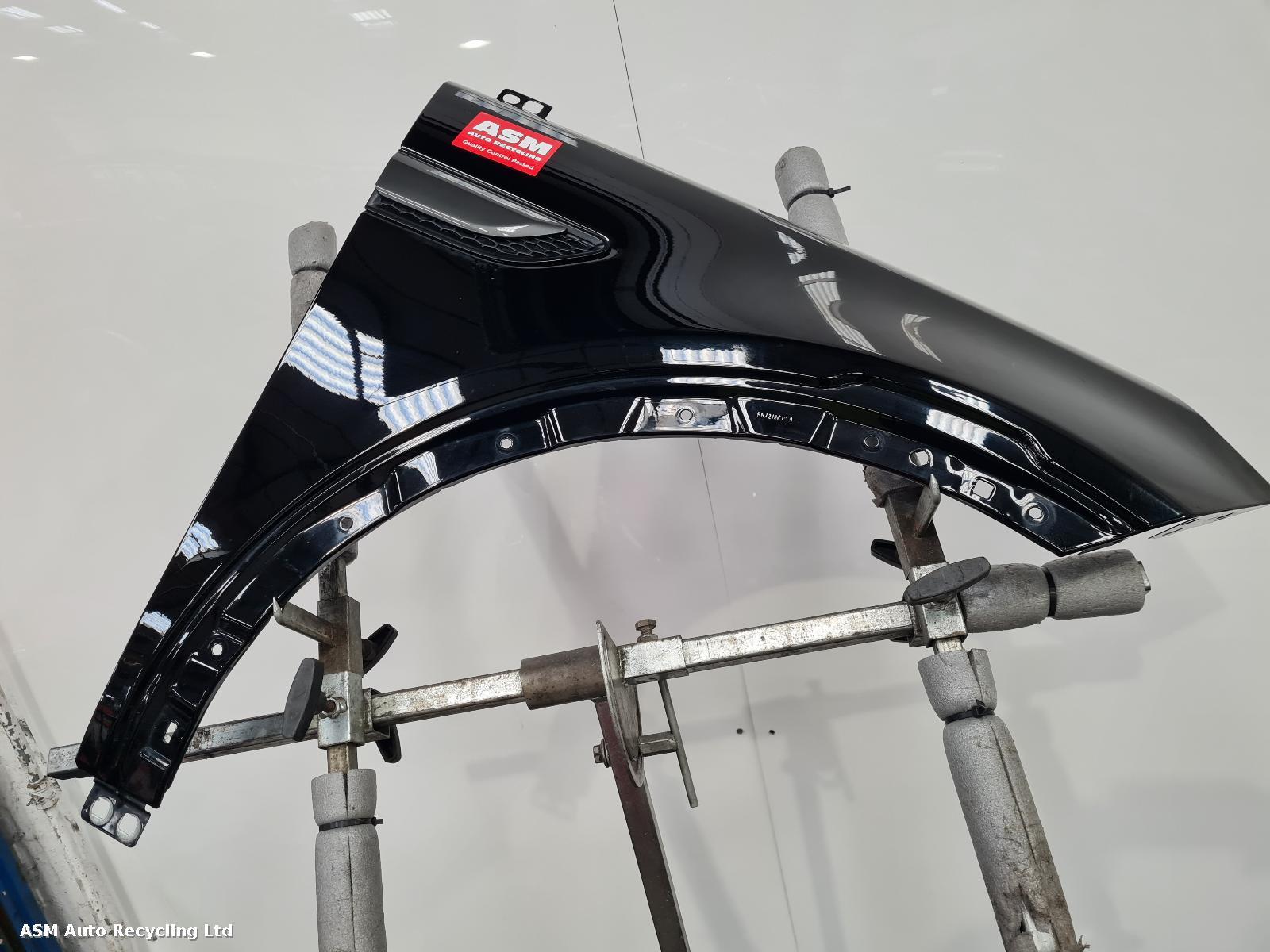 View Auto part R Wing Land Rover Discovery Sport 2018