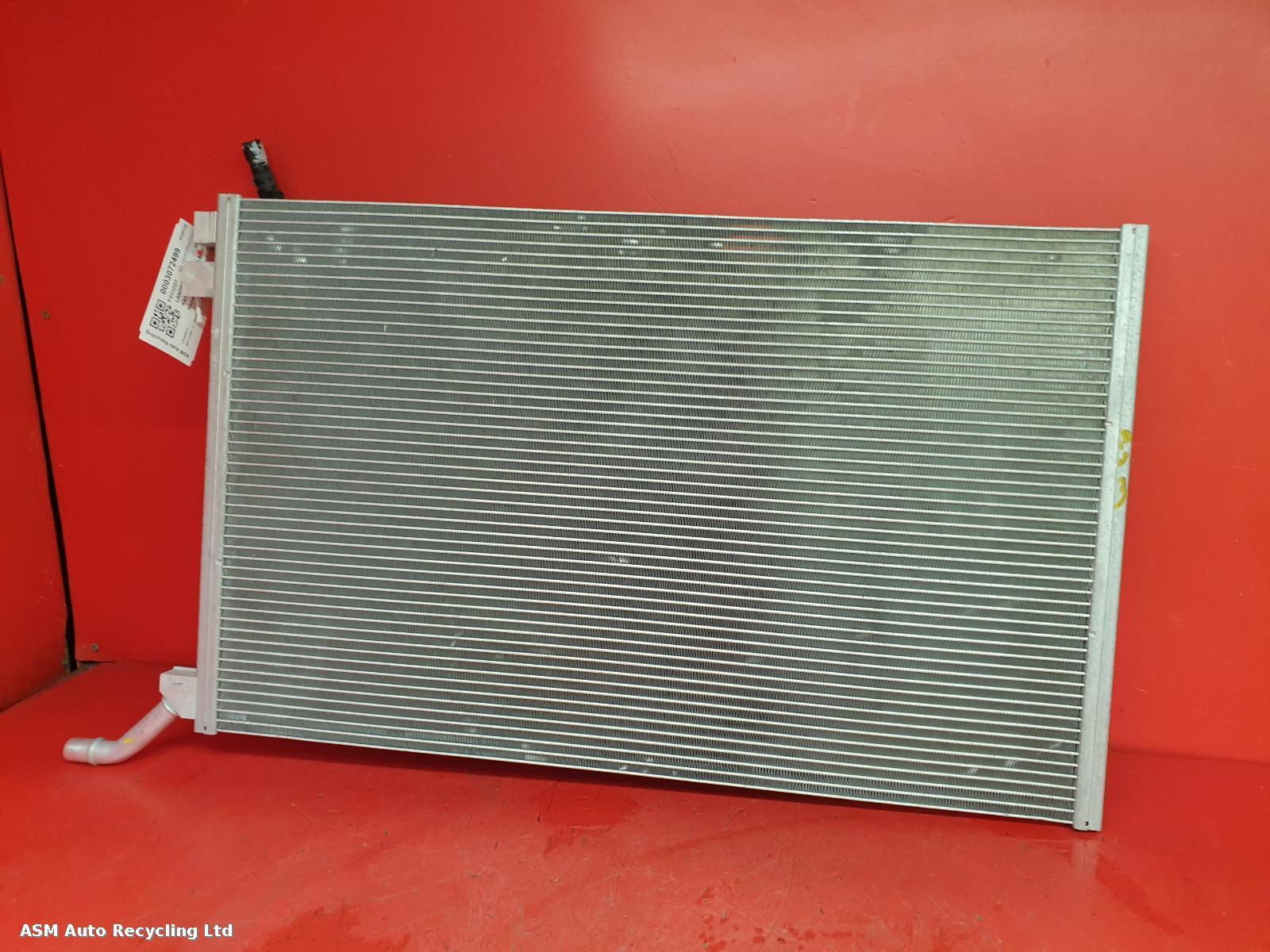 View Auto part Radiator Land Rover Range Rover Velar 2023